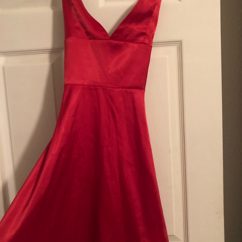 Red dress - Picture 3 of 4